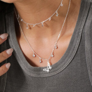 Colar Choker Prata com Pingentes de Borboletas