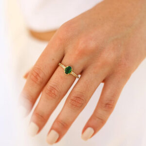 Solitário Pedra Oval Esmeralda